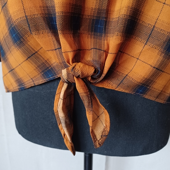 Paper Crane Plaid Top - Picture 5 of 9